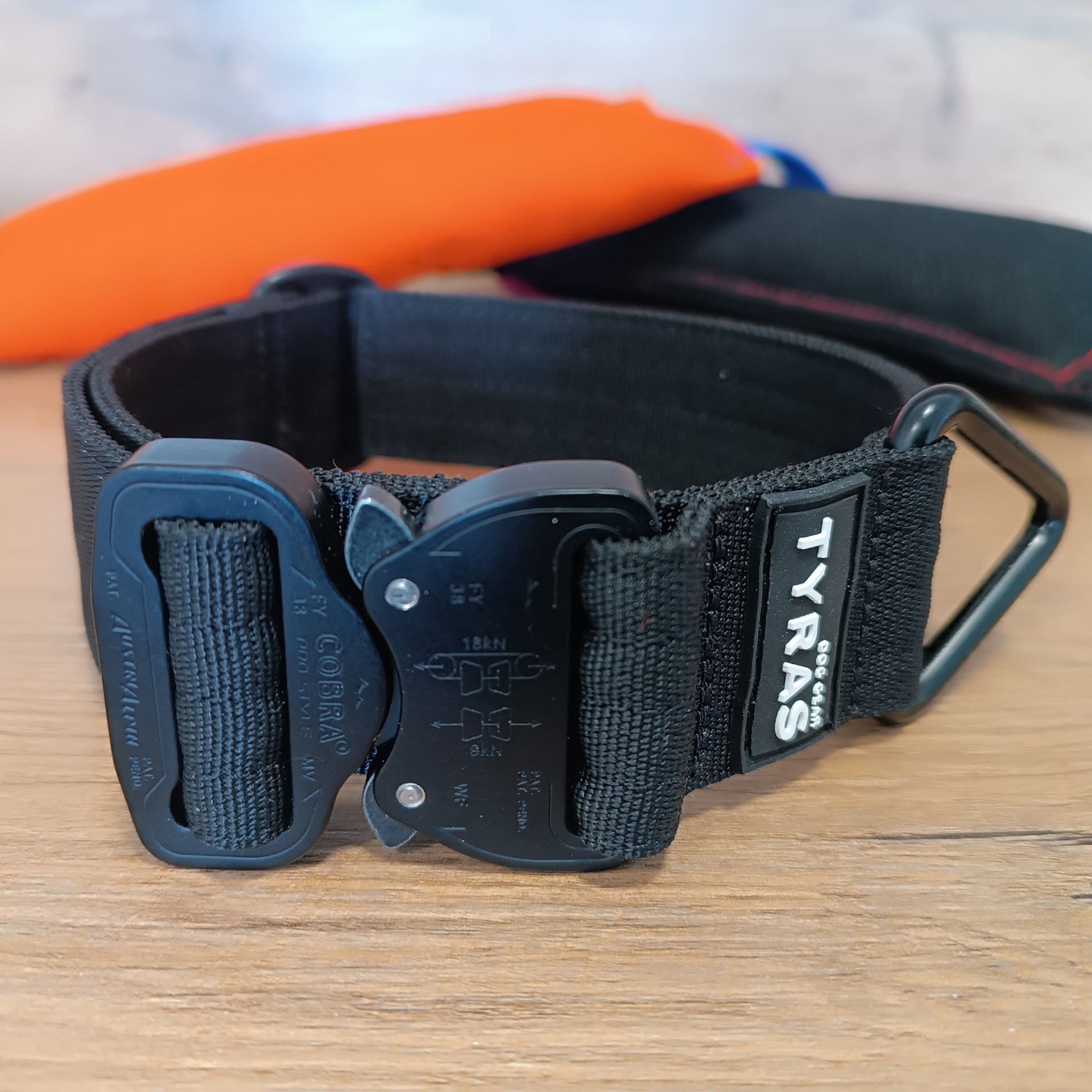 Robustes K9 Halsband mit 40 mm COBRA® Schnalle